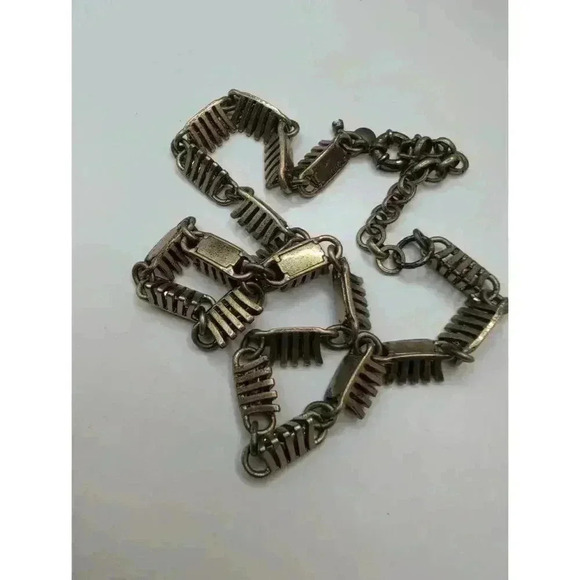 J.Crew Antique Gold Tone 3D Art Deco Necklace Fishbone Design Metallic - Picture 5 of 5